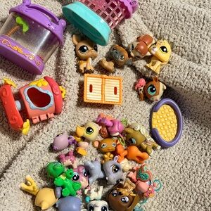 Littlest Pet Shop Huge Lot LPS 20 Animals +